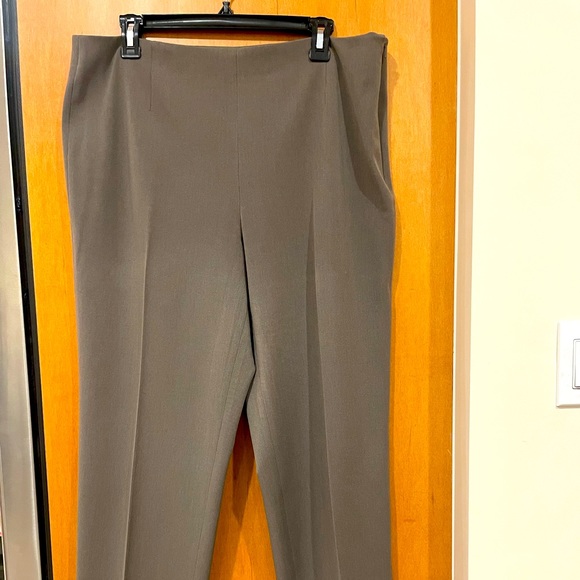 Talbots slacks pristine condition - Picture 2 of 6